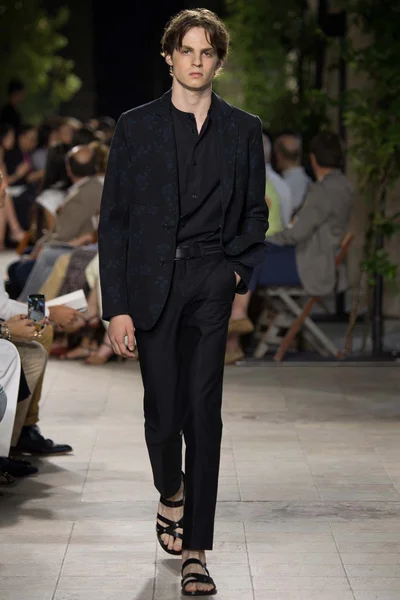 Look 44
